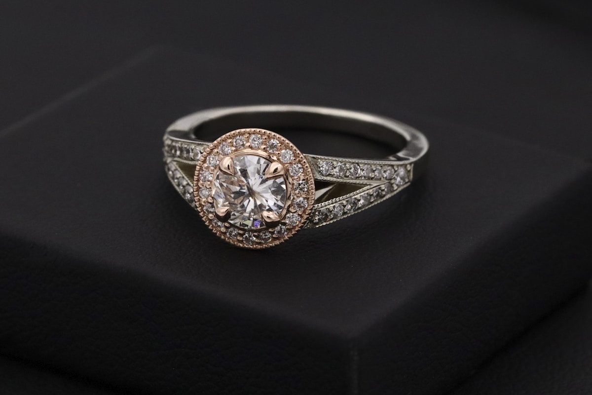 Orbit pave ring